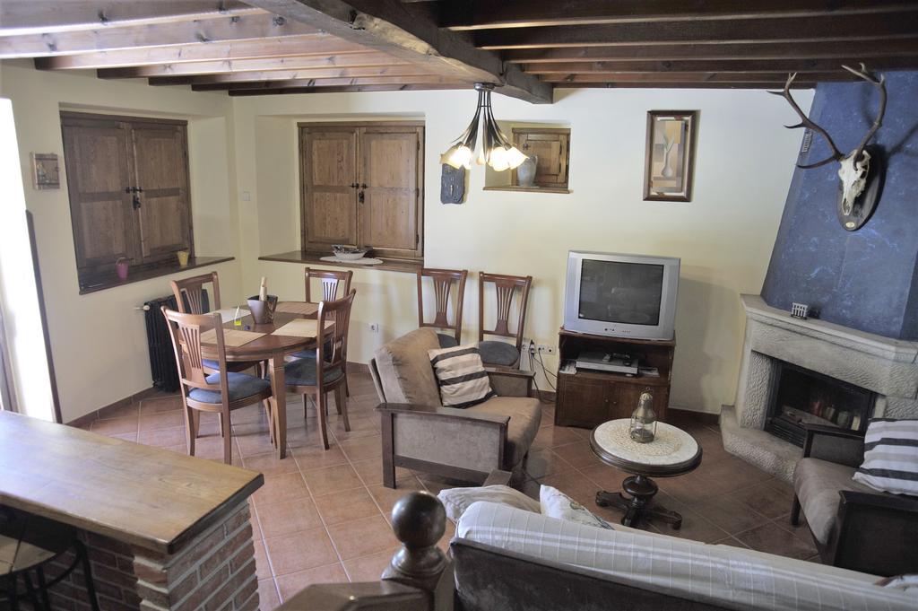 Gasthaus La Casina De Berdayes Labra Exterior foto